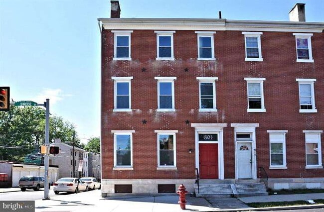 Front - 801 Swede St