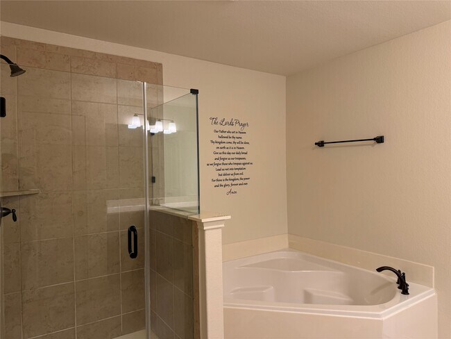 Building Photo - 21102 Echo Manor Dr