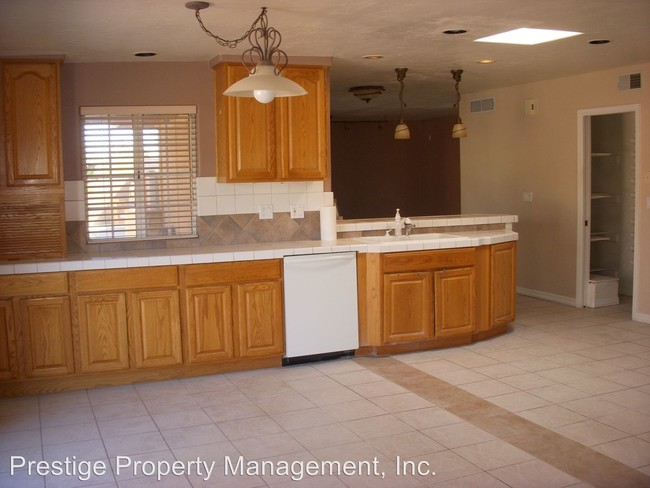 Building Photo - 4 br, 1.5 bath House - 1492 W Montebella Dr