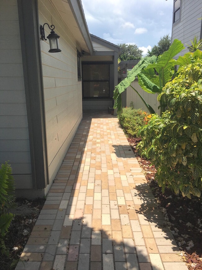 Building Photo - 2569 Bedford Mews Dr