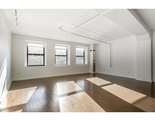 Building Photo - 453 Washington St