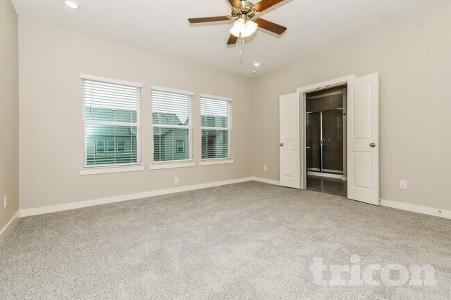 Foto del edificio - 3027 Whitetail Ln