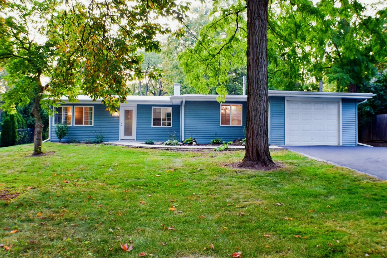 Foto principal - 0N326 Willow Rd