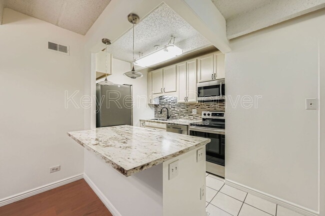 Foto del edificio - 8060 E Girard Ave