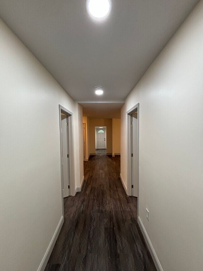 Foto del edificio - Freshly Renovated 3-Bed, 2-Bath Home Just ...