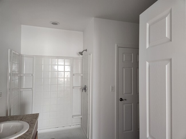 Foto del edificio - 9007 Meadow Cir