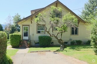 Building Photo - 1003 Highland Dr