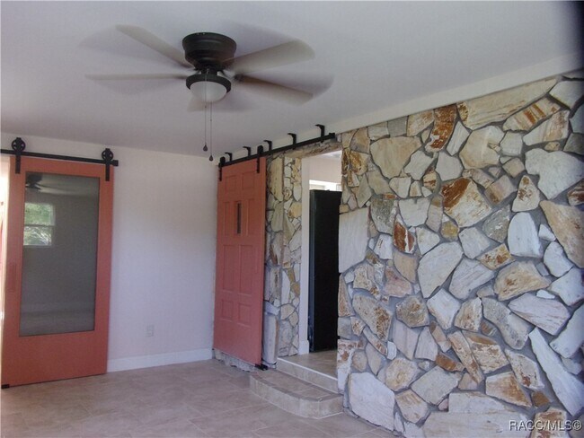 Foto del edificio - 215 N Wheeler Ave