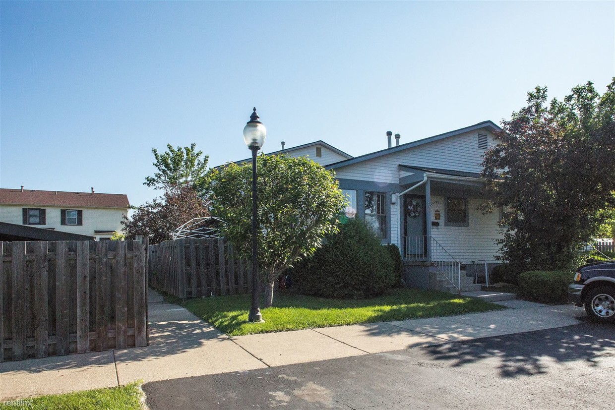 Primary Photo - 2842 Roundtree Blvd