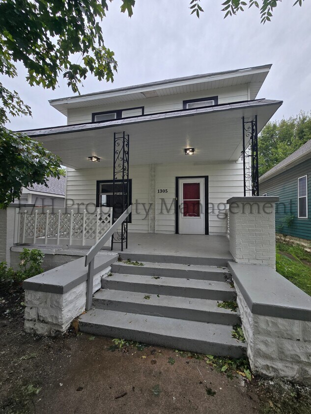 Foto principal - 1305 S Water St