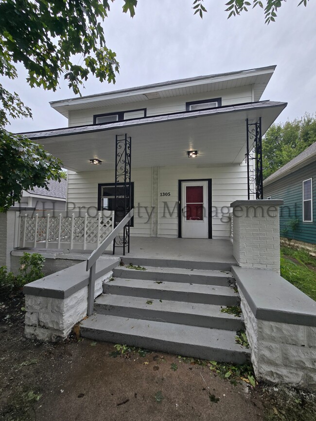 Building Photo - 1305 S Water St