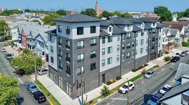 Building Photo - 140 Avenue B