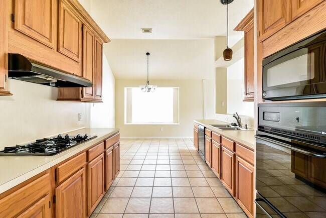 Foto del edificio - 24323 Tucker House Ln