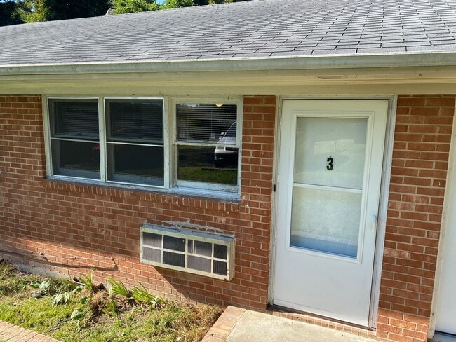 Photo - Cozy Studio Apartment - Unbeatable price and location!