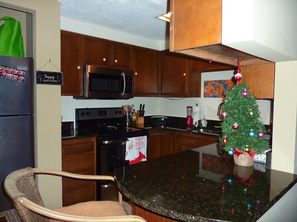 Primary Photo - 1211 Highland Ave