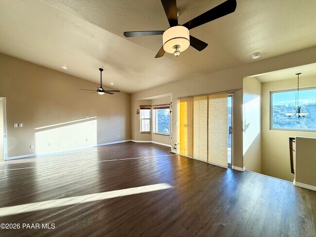 Foto del edificio - 2207 Sequoia Dr