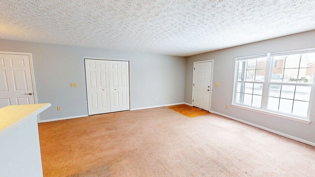 Building Photo - 5485 Garden Ridge