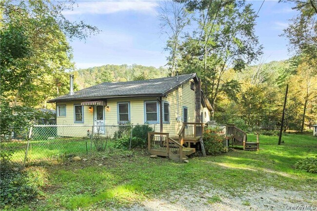 Building Photo - 4 1st St