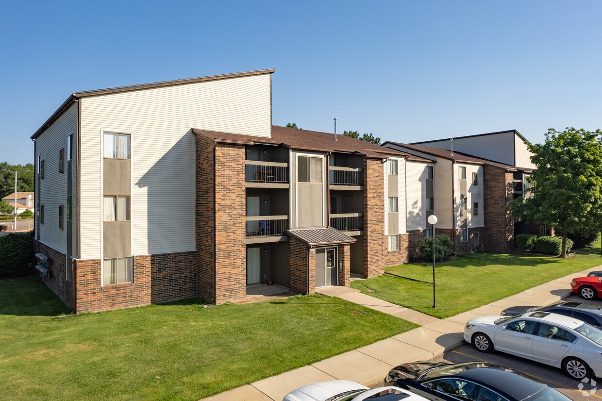 The View Apartments and Townhomes 6195 Village Green Cir Portage, MI