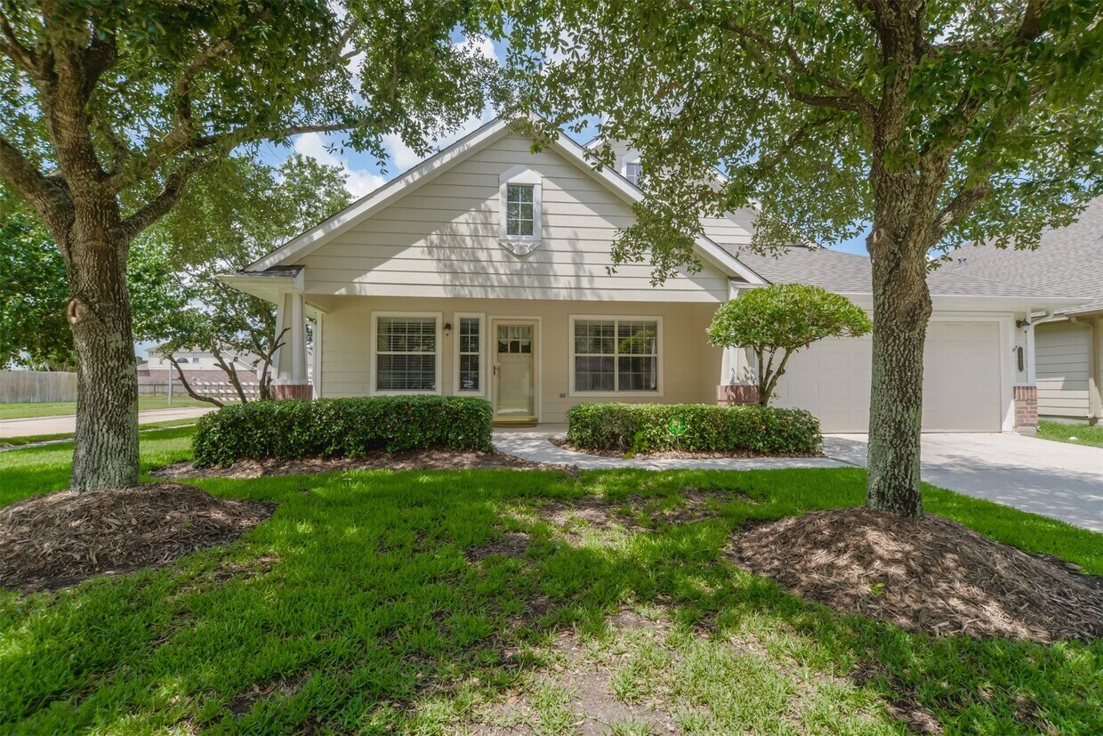 Foto principal - 19423 Wildwood Dale Ln
