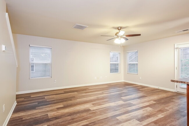 Building Photo - 32 Everett Cir