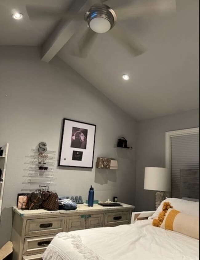 Foto del edificio - Gorgeous Updated 2 Bedroom, 2 bath Condo with 1 car garage For Rent in Pleasanton.