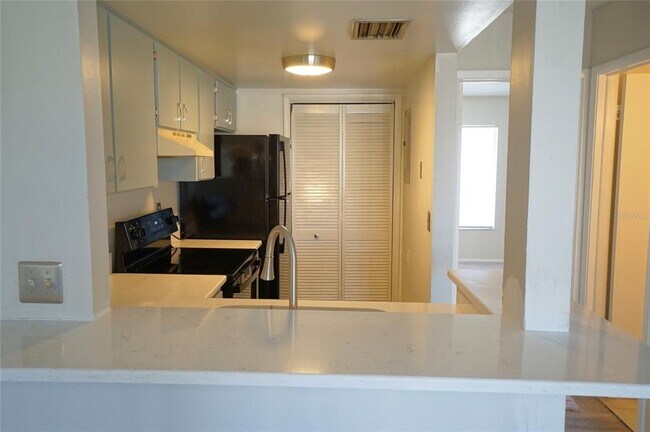 Building Photo - 3829 S Lake Dr