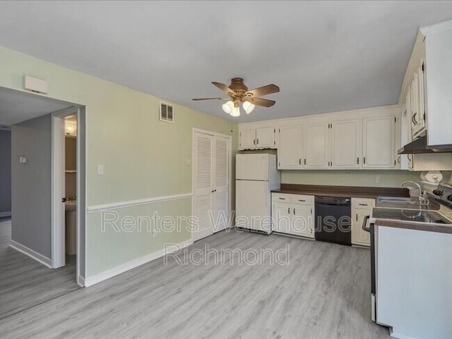 Building Photo - 1702 Cambridge Ct