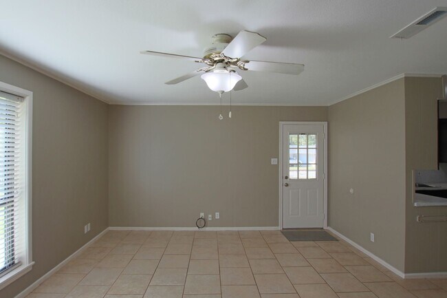 Foto del edificio - Spacious 2 Bedroom 1.5 Bath Rental on a Corner Lot! Tour Today!