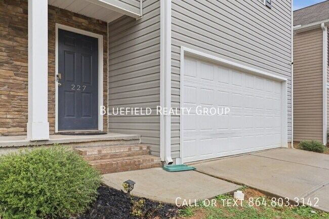 Building Photo - 227 Millen Dr