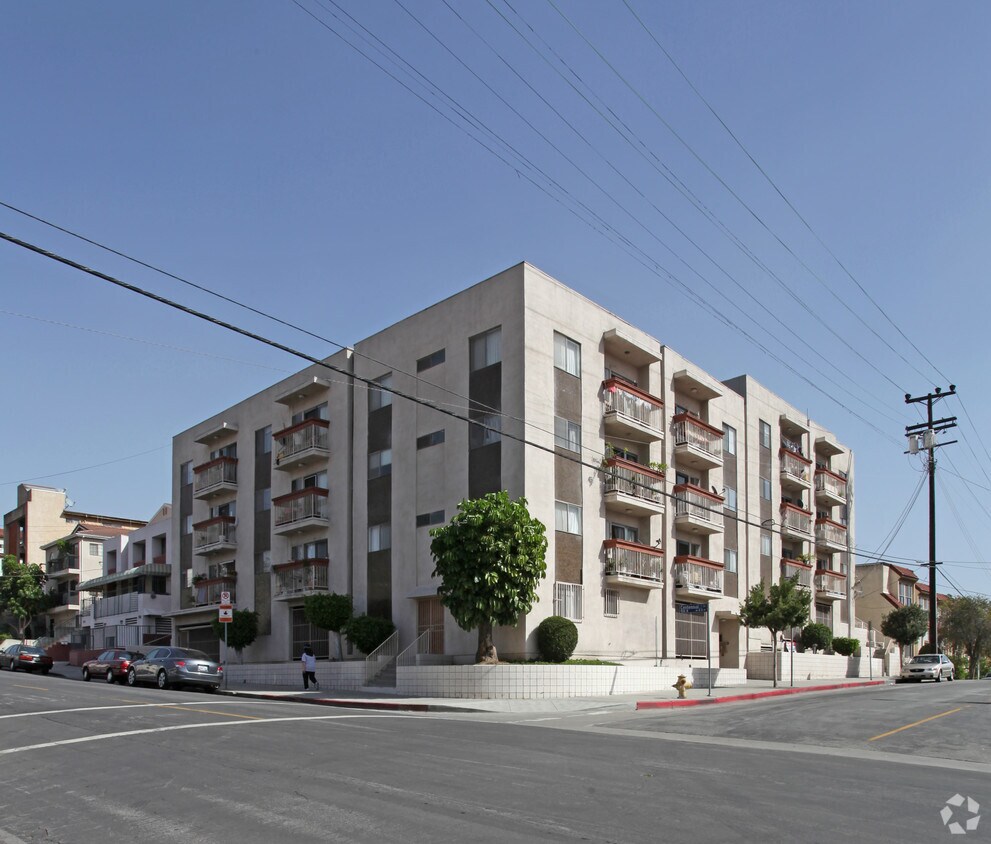 Foto principal - 939 W College St