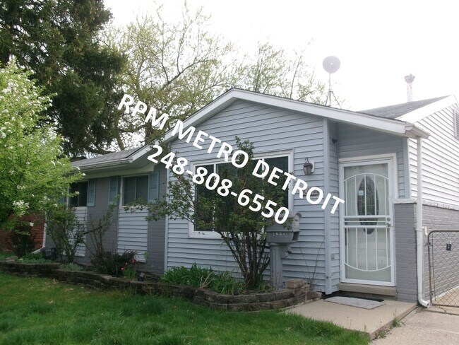Building Photo - Move in ready Ranch Style Home in Westland