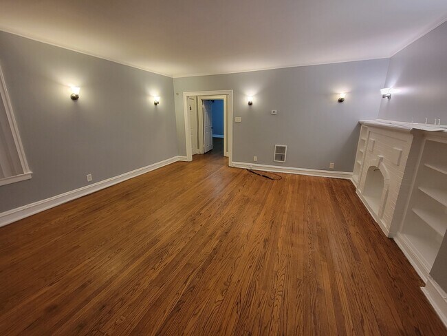 Foto del edificio - 8120 S Maryland Ave