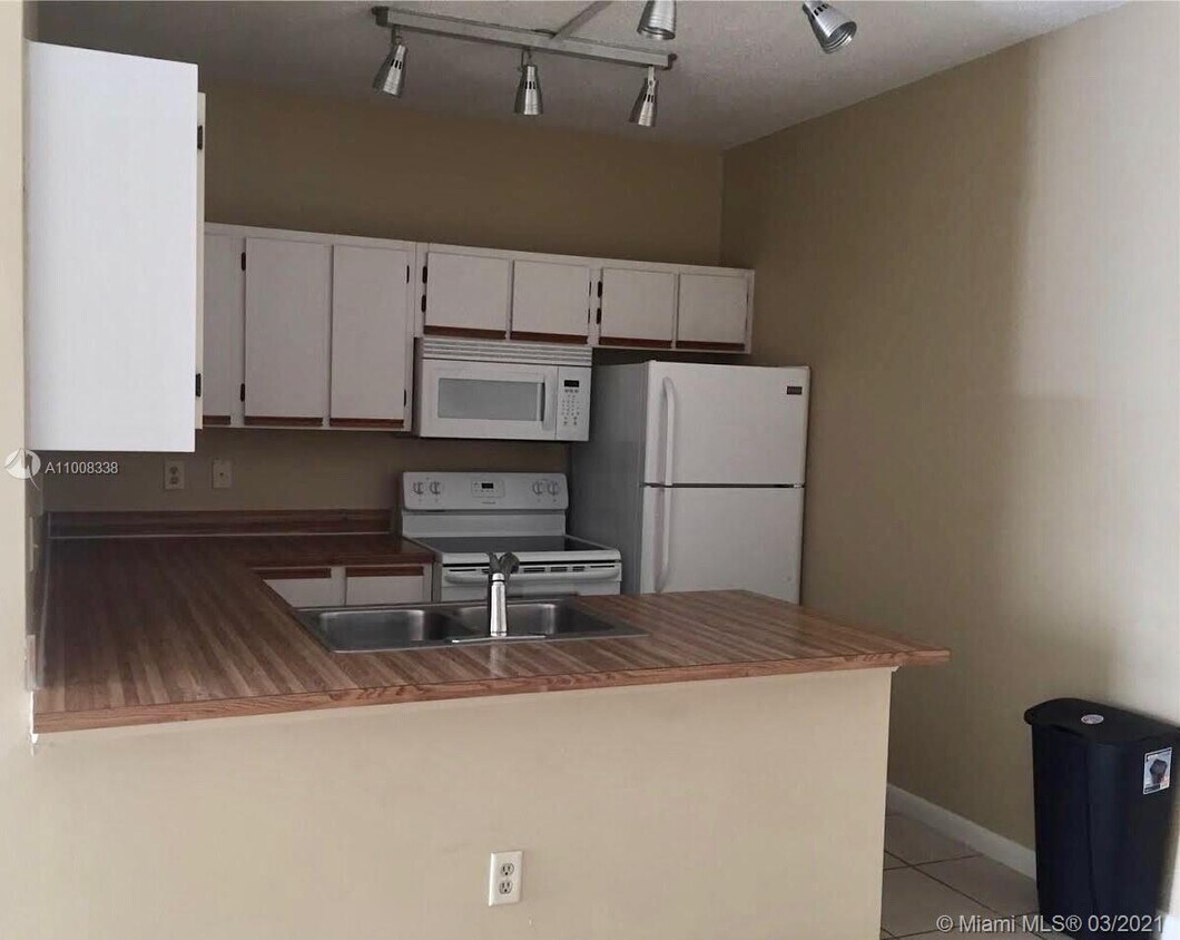 Foto principal - 18304 NW 68th Ave