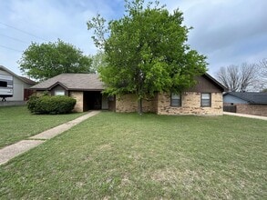 Building Photo - 104 Hillside Dr