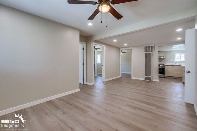 Foto del edificio - Newly Remodeled 4Bdm 2Ba Home Located in t...