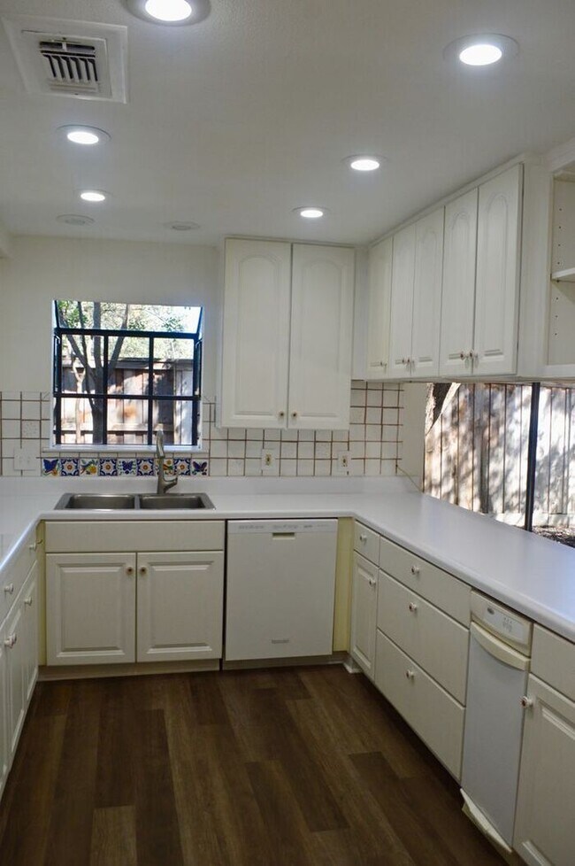 Foto del edificio - Charming 3 bed 2 bath home in Castle Hills