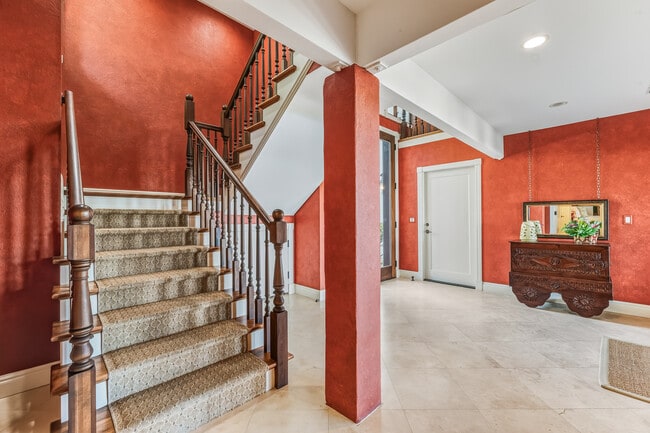 Building Photo - 1600 Treasure Ln