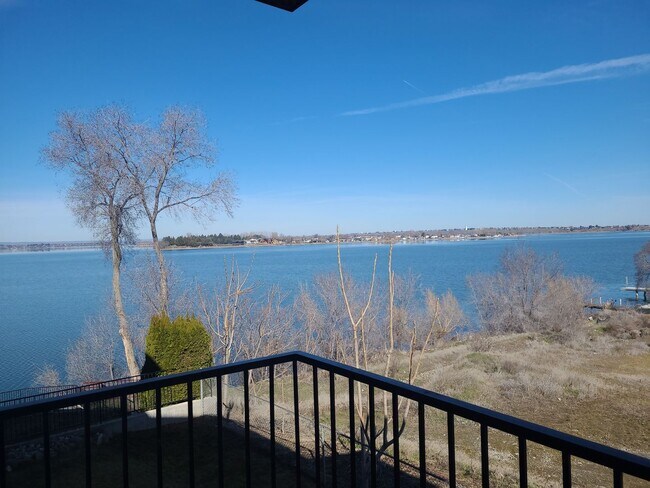 Foto del edificio - Waterfront Condo