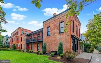 Building Photo - 1133 D St NE