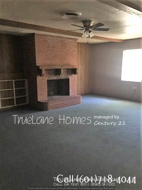Building Photo - 1327 Wooddell Dr
