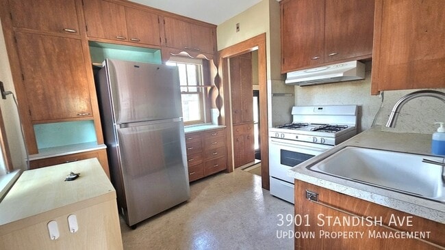 Building Photo - 3901 Standish Ave