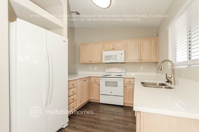 Building Photo - 2602 E Helena Dr