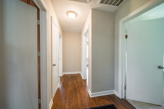 Foto del edificio - Nice 3 Bedroom/1 Bath Home with Bonus Room!
