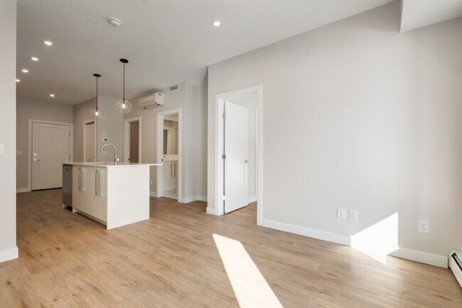 Building Photo - Suite B - 2 Bed/1 Bath