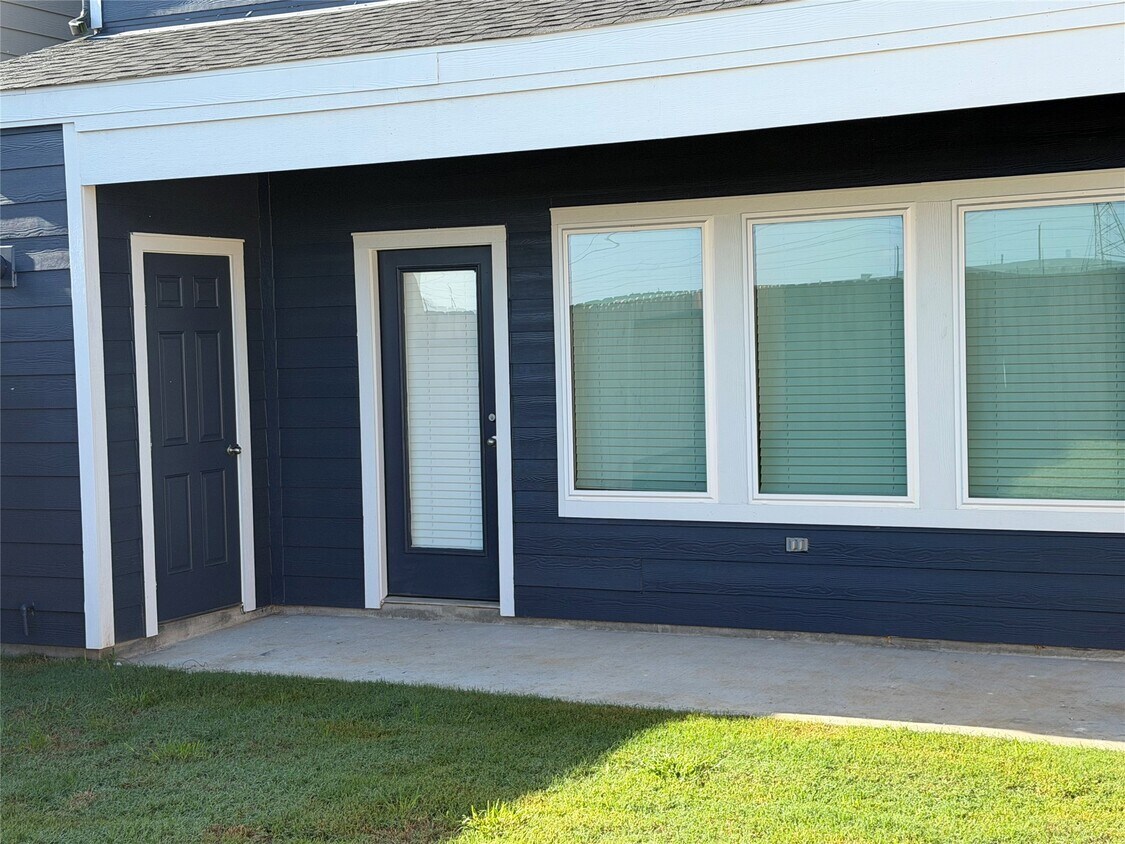 Building Photo - 2619 McHenry Lndg Ln