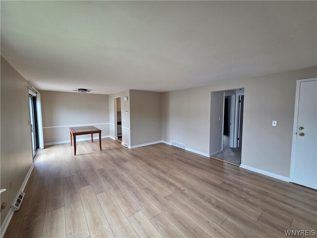 Building Photo - 55 Greenwich Dr