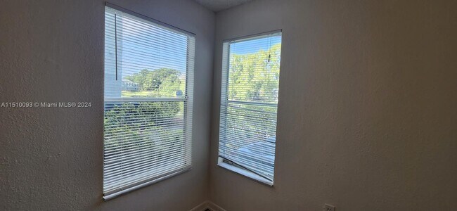 Foto del edificio - 1401 Village Blvd