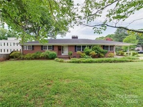 Building Photo - 1422 Holmes Dr