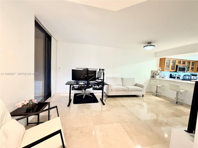 Foto del edificio - 15405 N Miami Lakeway